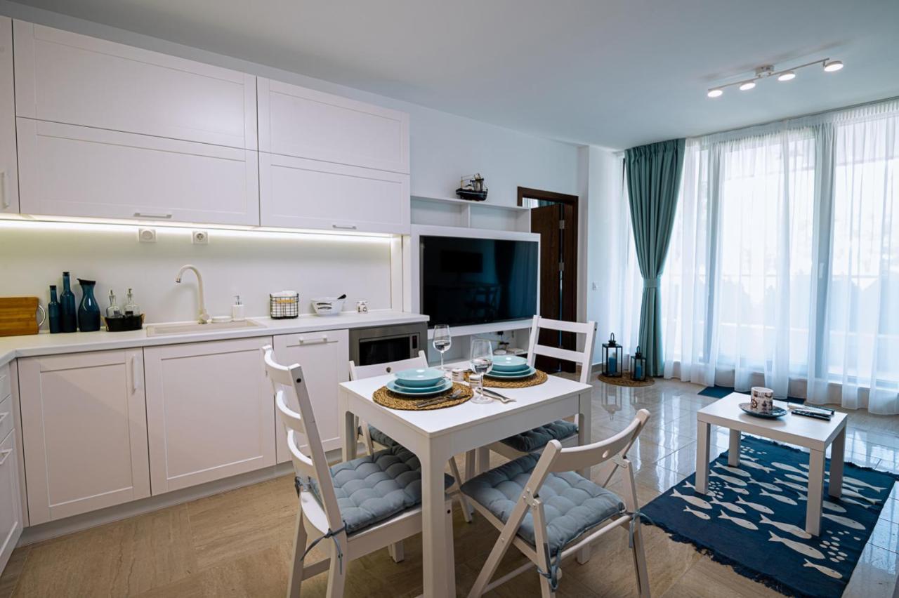 Stylish 1-Bd Apartment In St Constantine And Helena By Flat Mаnager Святые Константин и Елена Экстерьер фото